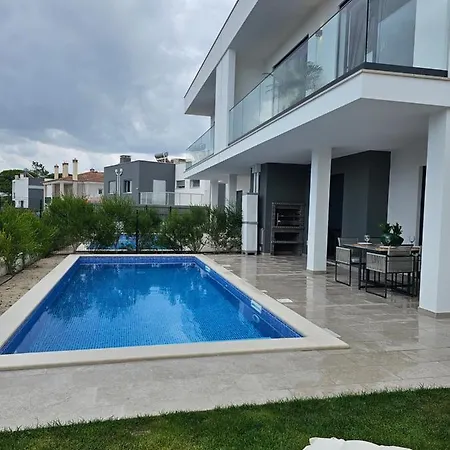 House By The Lagoon - Piscina Privada Villa