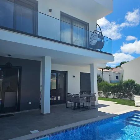 House By The Lagoon - Piscina Privada Villa